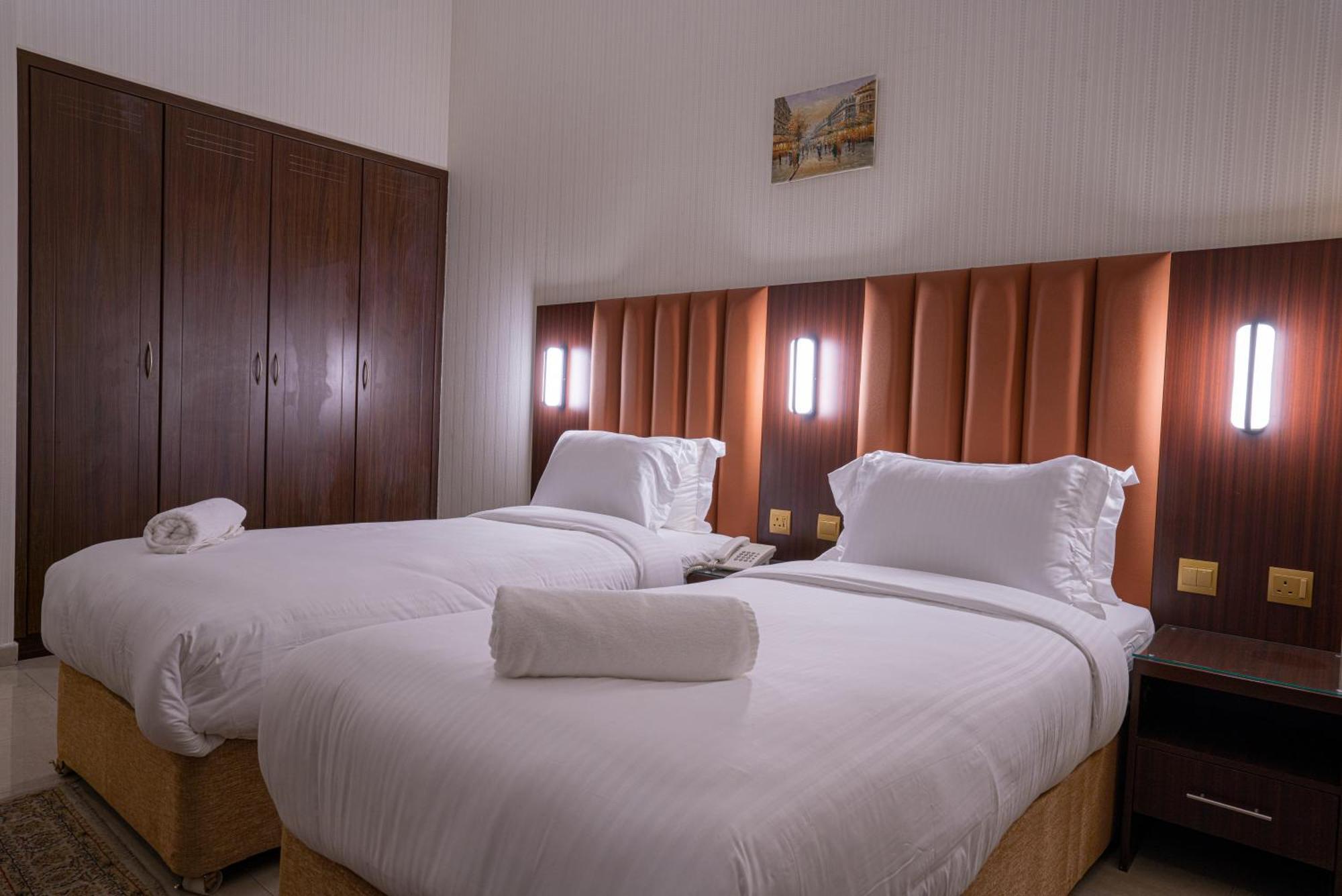 Vista City Hotel Dubai Exterior photo